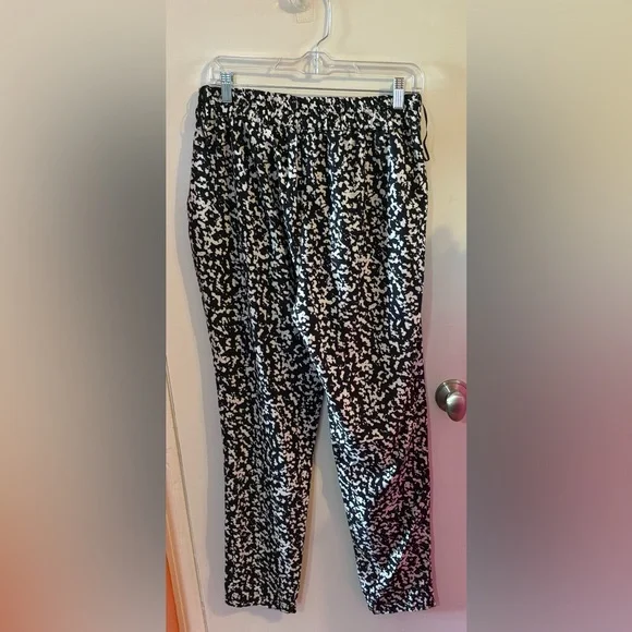 Stylish Black and White Women's Pants - Picture 2 of 3